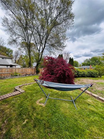 8186 Lenore Street, Dearborn Heights, MI 48127