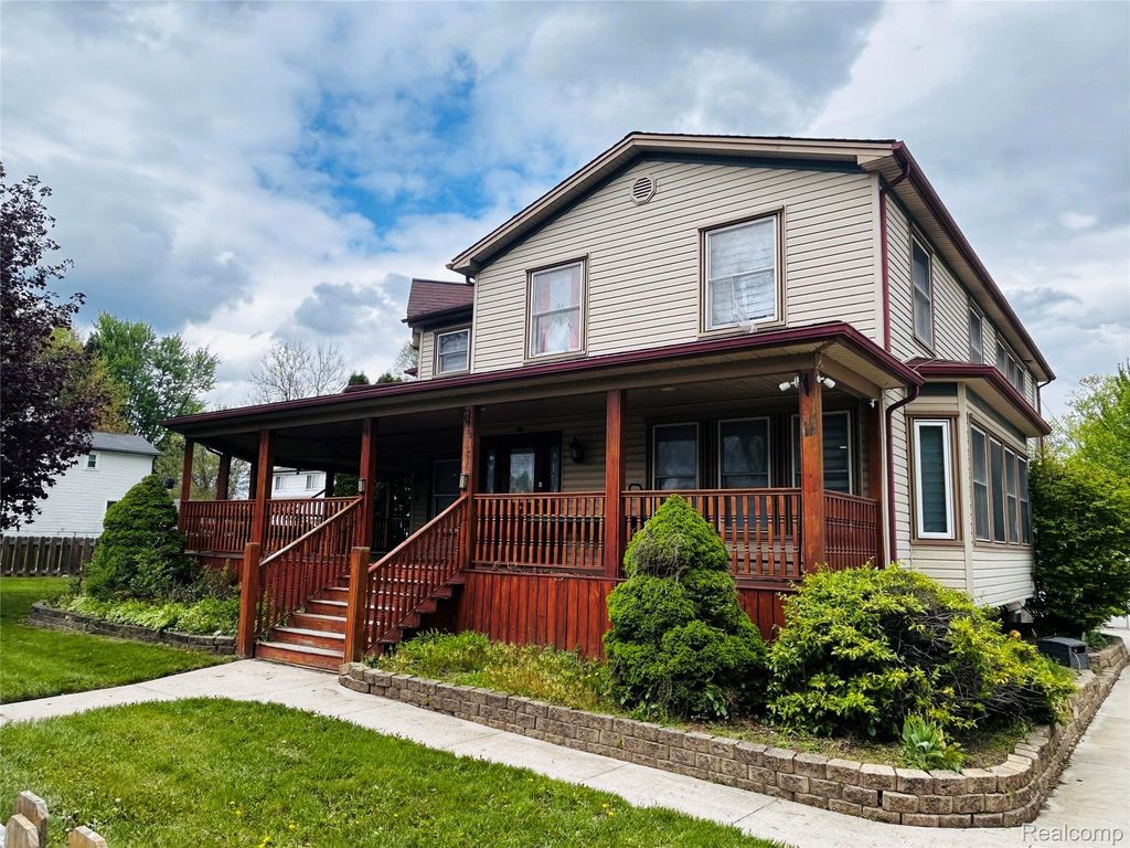 8186 Lenore Street, Dearborn Heights, MI 48127