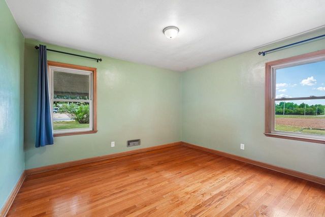 5930 W County Line ROAD, Mequon, WI 53092