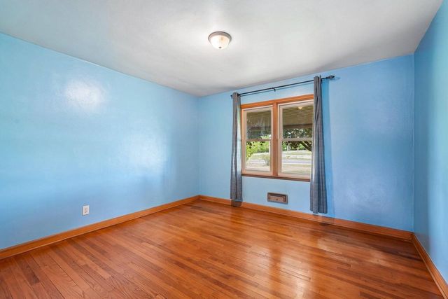 5930 W County Line ROAD, Mequon, WI 53092