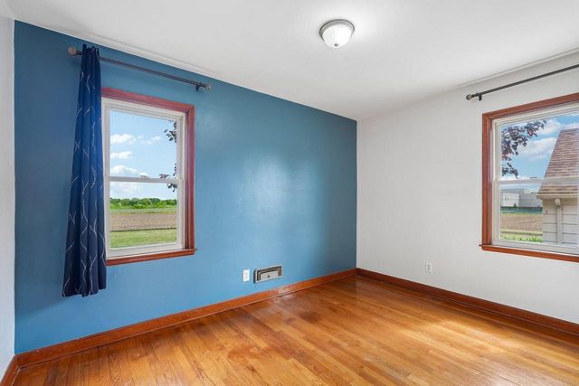 5930 W County Line ROAD, Mequon, WI 53092