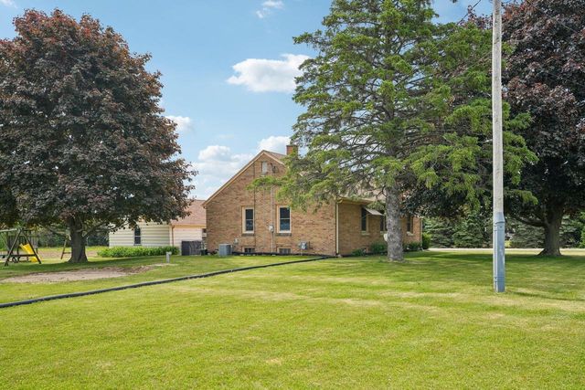 5930 W County Line ROAD, Mequon, WI 53092