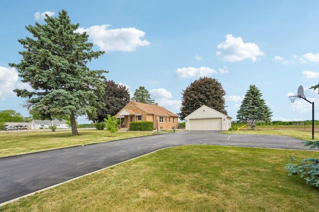5930 W County Line ROAD, Mequon, WI 53092