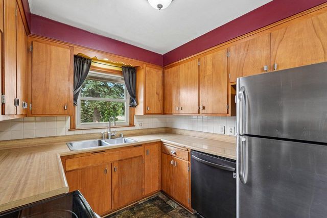 5930 W County Line ROAD, Mequon, WI 53092