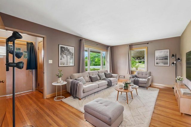 5930 W County Line ROAD, Mequon, WI 53092