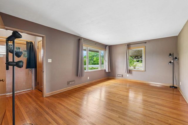 5930 W County Line ROAD, Mequon, WI 53092