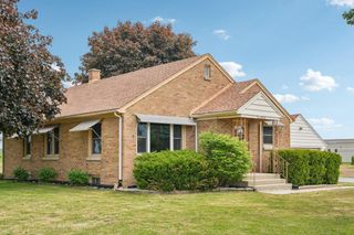 5930 W County Line ROAD, Mequon, WI 53092
