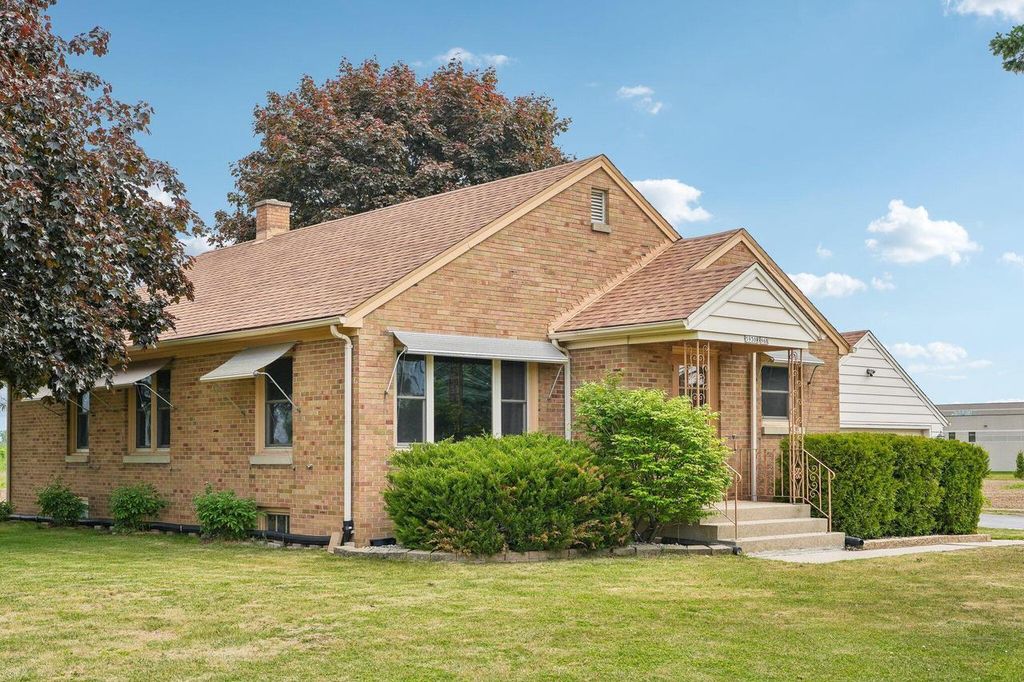 5930 W County Line ROAD, Mequon, WI 53092