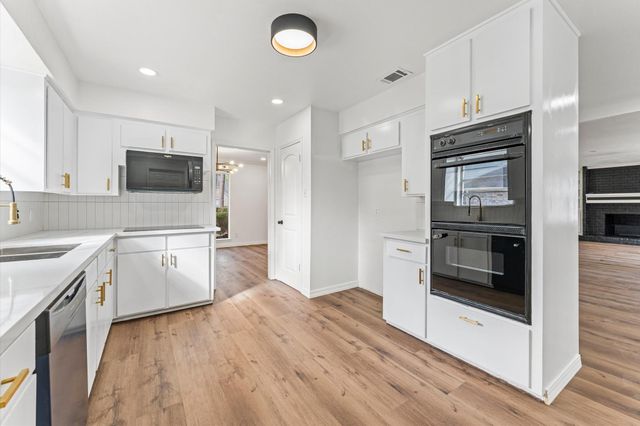 1123 Suwanee Lane, Houston, TX 77090