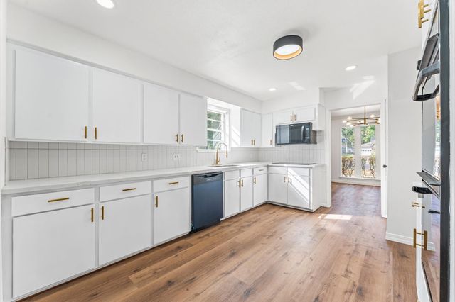 1123 Suwanee Lane, Houston, TX 77090