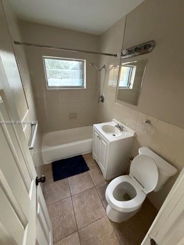 1721 NE 15th Ave 1-2, Fort Lauderdale, FL 33305