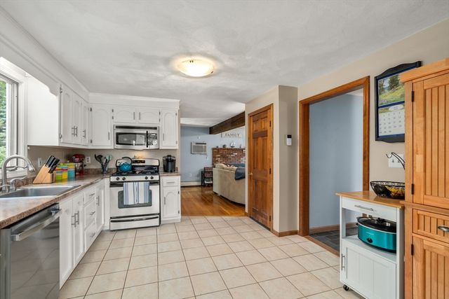 61 Regina S Dr, Tewksbury, MA 01876