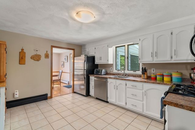 61 Regina S Dr, Tewksbury, MA 01876