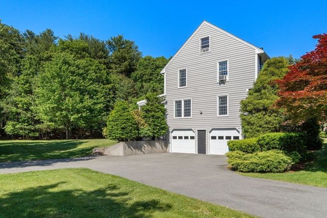 61 Regina S Dr, Tewksbury, MA 01876