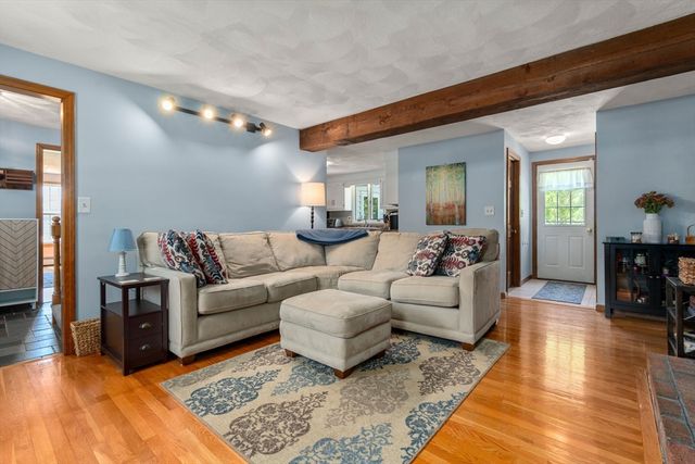 61 Regina S Dr, Tewksbury, MA 01876