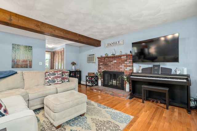 61 Regina S Dr, Tewksbury, MA 01876