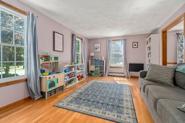 61 Regina S Dr, Tewksbury, MA 01876