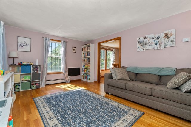 61 Regina S Dr, Tewksbury, MA 01876