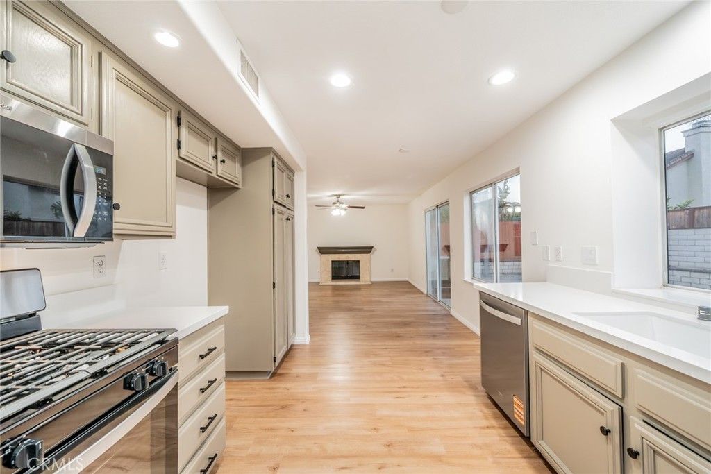 Image 8 of property listing at 350 Avenue 9, Lake Elsinore, CA 92530