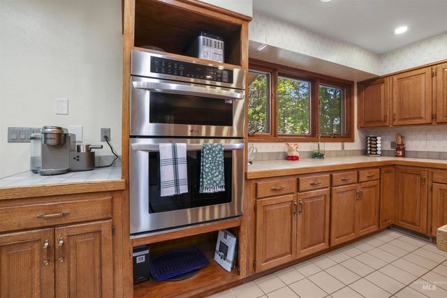 556 Ballingrude Dr, Twin Falls, ID 83301