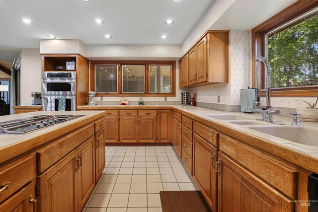 556 Ballingrude Dr, Twin Falls, ID 83301