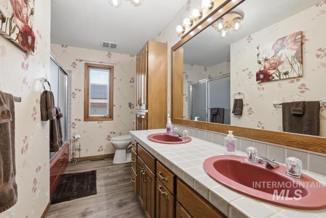 556 Ballingrude Dr, Twin Falls, ID 83301
