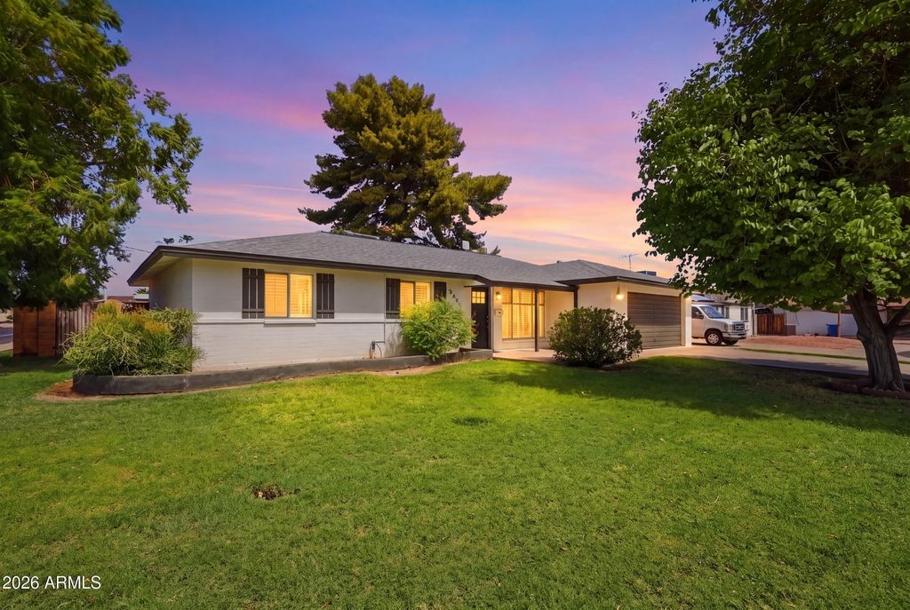 2436 W DAHLIA Drive, Phoenix, AZ 85029 — exterior