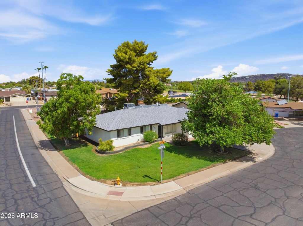 2436 W DAHLIA Drive, Phoenix, AZ 85029 — photo 3