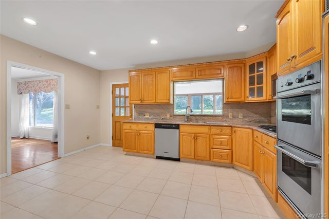 238 Clent Road, Great Neck, NY 11021