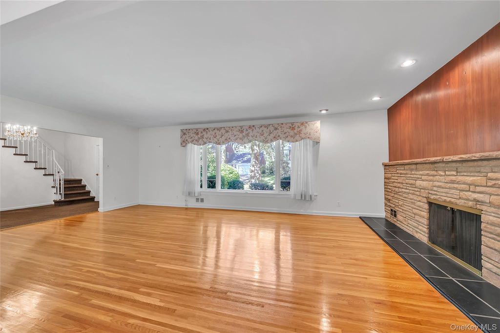 238 Clent Road, Great Neck, NY 11021 — photo 3
