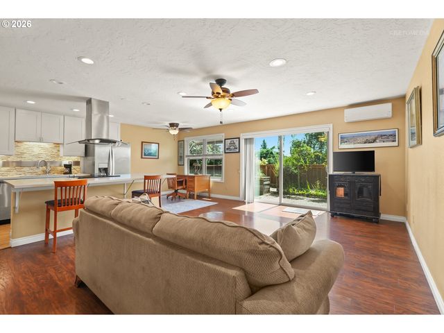 12671 Sw PRINCE EDWARD Ct A, King City, OR 97224