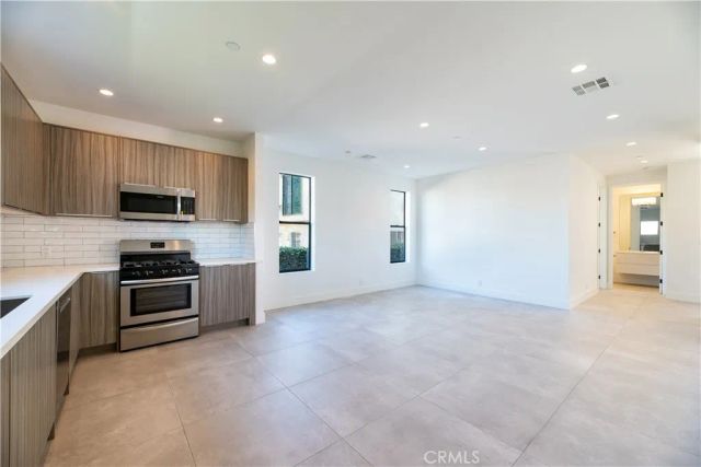 1809 S Longwood, Los Angeles, CA 90019