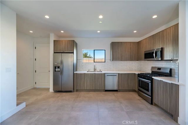 1809 S Longwood, Los Angeles, CA 90019