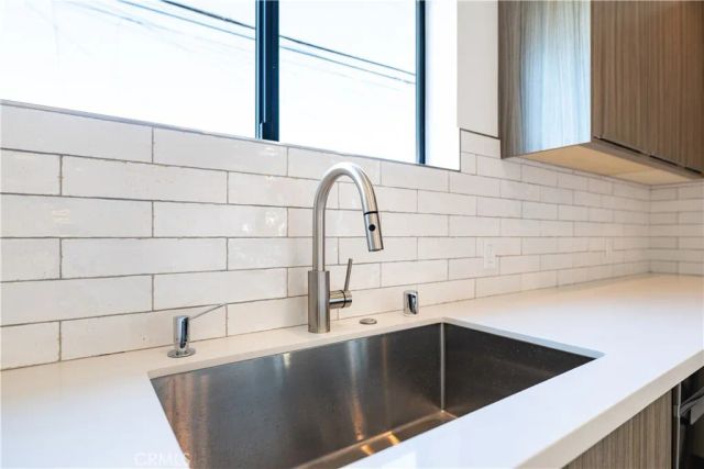 1809 S Longwood, Los Angeles, CA 90019