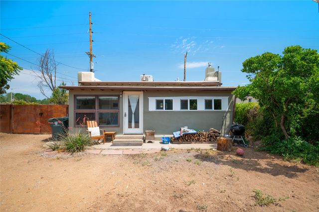 1724 Paseo De Peralta, Santa Fe, NM 87501