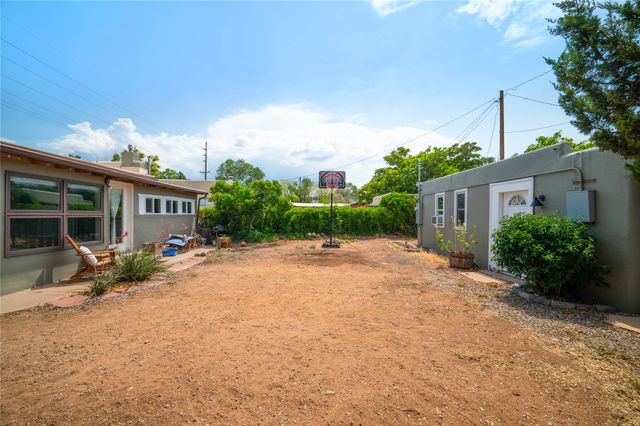 1724 Paseo De Peralta, Santa Fe, NM 87501