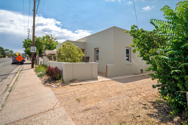 1724 Paseo De Peralta, Santa Fe, NM 87501