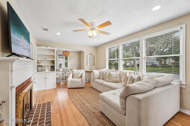 1632 CHARON Road, Jacksonville, FL 32205