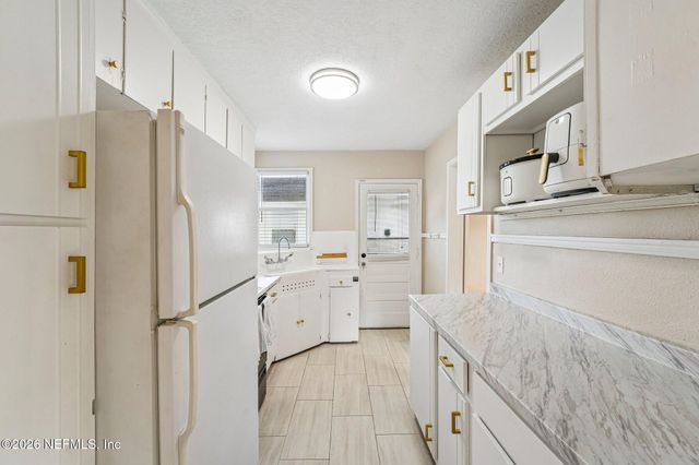 1632 CHARON Road, Jacksonville, FL 32205