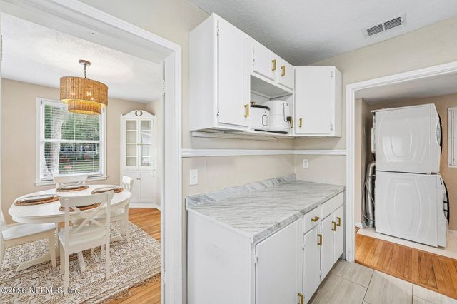 1632 CHARON Road, Jacksonville, FL 32205