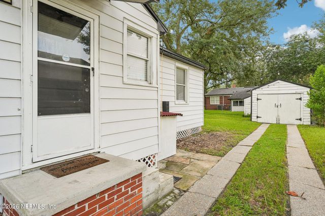 1632 CHARON Road, Jacksonville, FL 32205
