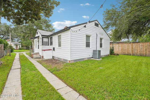 1632 CHARON Road, Jacksonville, FL 32205