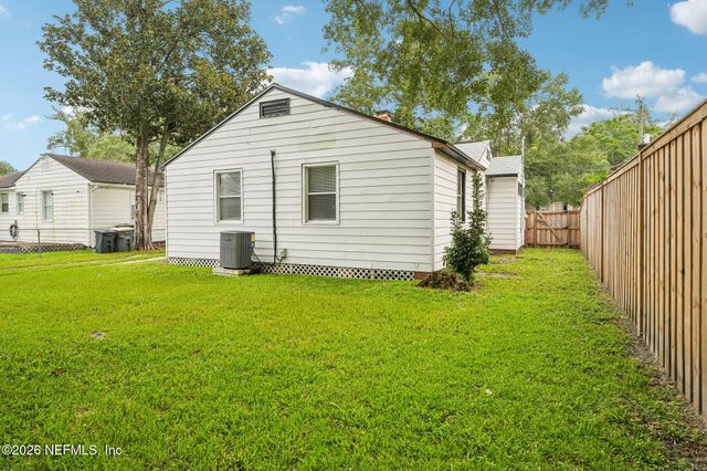 1632 CHARON Road, Jacksonville, FL 32205