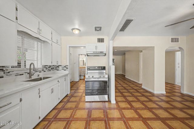 6620 N 60TH Avenue, Glendale, AZ 85301