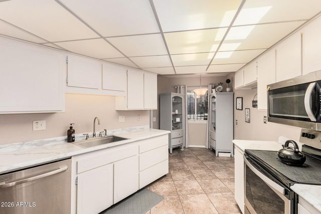 11017 W TOPAZ Drive, Sun City, AZ 85351