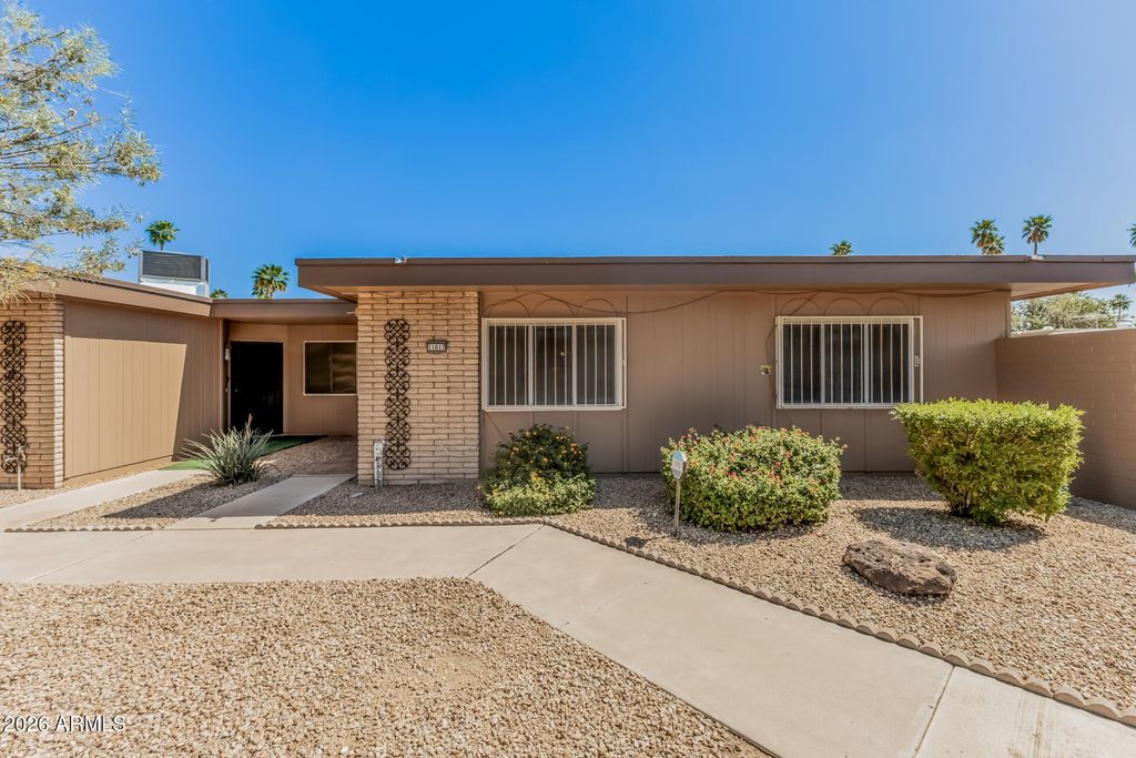 11017 W TOPAZ Drive, Sun City, AZ 85351
