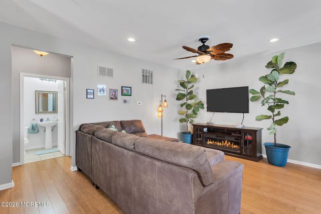 126 Melanie Way 1903, Manahawkin, NJ 08050