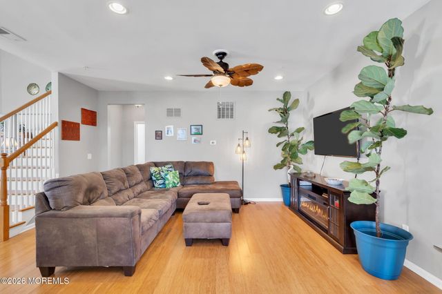 126 Melanie Way 1903, Manahawkin, NJ 08050