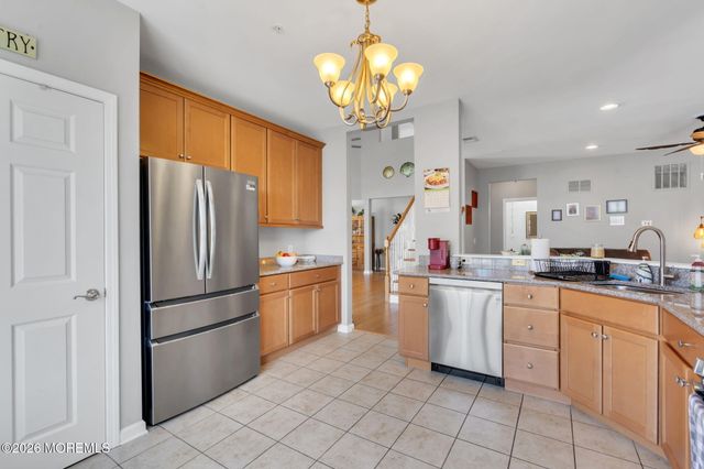 126 Melanie Way 1903, Manahawkin, NJ 08050