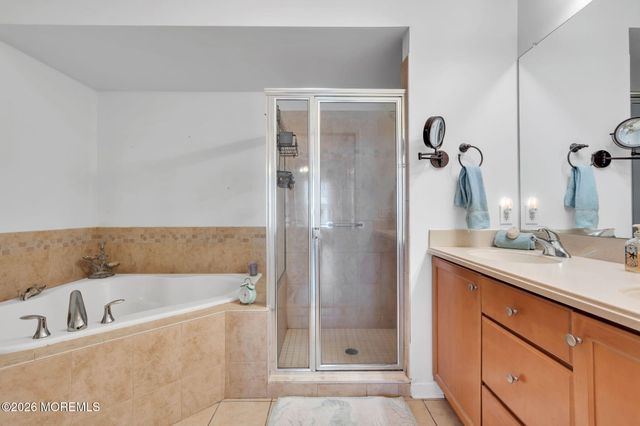 126 Melanie Way 1903, Manahawkin, NJ 08050